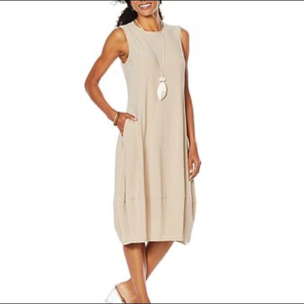Marla Wynne balloon sand strech matte (nude) dress size Small